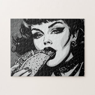Goth-Girl der 50er BW-Grafikstyle isst einen Taco Puzzle