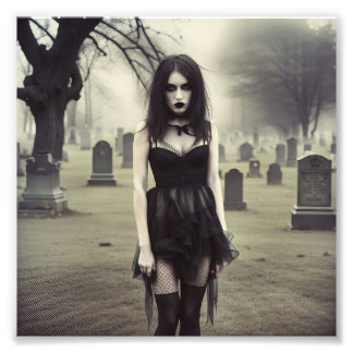 Goth Girl im Friedhof Fotodruck