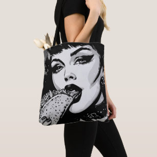 Goth-Girl im Grafikstil der 50er Jahre isst einen Tasche