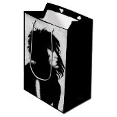 Goth Goddess Portrait Originelle Kunst Schwarz-wei Mittlere Geschenktüte (Vorderseite Schrägansicht)