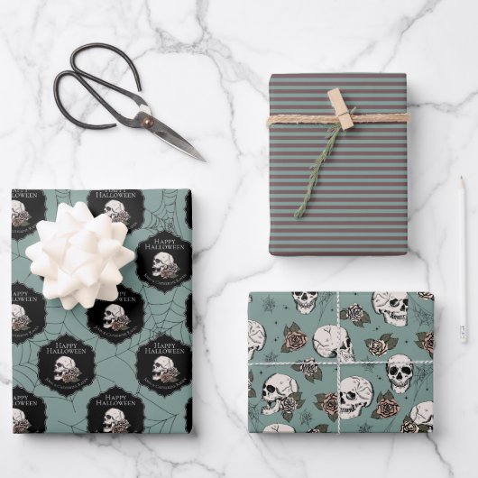 Goth Green Skulls and Stripes Halloween Geschenkpapier Set (Vorderseite)