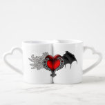 Goth Heart mit Bat Wings, Angel Wings Lover Tasse<br><div class="desc">Goth,  schmuckähnliches Herz,  leicht zerkleinert und etwas gekrackt,  jedoch nicht mit Bat Wings und Angel Wings gebrochen</div>