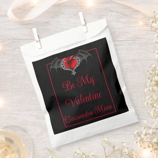 Goth Heart with Bat Wings Personalisiert Geschenktütchen (Ausgeschnitten)