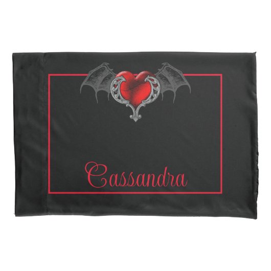 Goth Heart with Bat Wings Personalisiert Kissenbezug (Vorderseite)