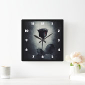 Goth schwarzes Rosen-Bratenfett-Blut auf schwarzem Quadratische Wanduhr (Zuhause)