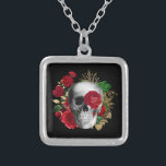 Goth Skull mit Red Blume & Gold Blätter Versilberte Kette<br><div class="desc">Eine Halskette mit einer Goth Style Illustration. Schöne rote Rosen und goldene Blätter umgeben einen schwarz-weißen Schädel.</div>