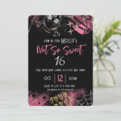 Goth Skull Sweet 16 Geburtstagsparty Einladung (Stehend Vorderseite)