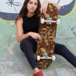 Goth Skull und Rose Graffiti-Muster Skateboard<br><div class="desc">Dieses Design kann durch Auswahl der Option Design bearbeiten personalisiert werden. Sie können auch auf andere Gegenstände übertragen. Kontaktieren Sie mich unter colorflowcreations@gmail.com oder nutzen Sie die Chat-Option oben auf der Seite, wenn Sie dieses Design auf einem anderen Produkt haben möchten oder Hilfe benötigen. Sehen Sie mehr von meinen Designs...</div>