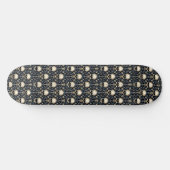 Goth Skulls und Blue Floral Skateboard (Horizontal)