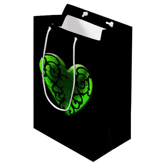 Goth St. Patrick's Day Green Heart Geschenktasche Mittlere Geschenktüte (Vorderseite Schrägansicht)