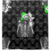 Gotheißskelett mit schwarzem Weihnachtskaffee Duschvorhang (Vorderseite)