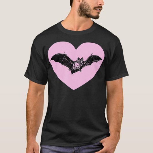 Gothic Bat Red Heart Goth Halloween Valentines T-Shirt (Vorderseite)