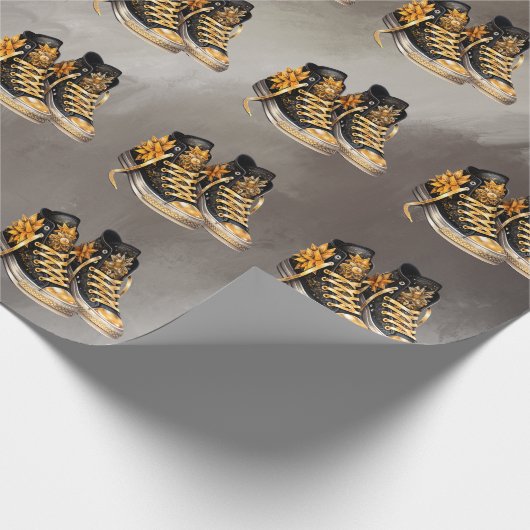 Gothic Black and Gold Hightops Geschenkpapier (Ecke)
