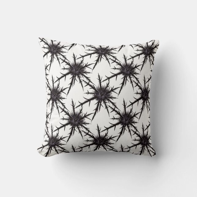 Gothic Black and White Thistle Pattern Halloween Kissen (Vorderseite)