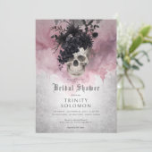 Gothic Black & Burgundy Bloral Skull Brautparty Einladung (Stehend Vorderseite)