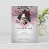 Gothic Black & Burgundy Skull & Bats Bridal Brunch Einladung (Stehend Vorderseite)