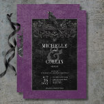 Gothic Black Raven & Black Rose Lila Hochzeit Einladung<br><div class="desc">Mit unserer Vintag gotischen Hochzeitseinladung bringen Sie Ihre Gäste in eine Welt der dunklen, bezaubernden Eleganz. Der lila Hintergrund im tiefen, gealterten Hintergrund Set die Bühne für einen auffallenden Kontrast, da fett weißer Text aus komplizierten, schwarzen Textfeldern entsteht. Am Höhepunkt dieser Einladung erobert ein dreidimensionaler gotischer Rahmen, der mit einem...</div>
