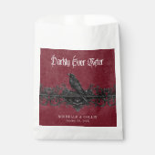 Gothic Black Raven Wine Darkly Ever After Wedding Geschenktütchen (Vorderseite)