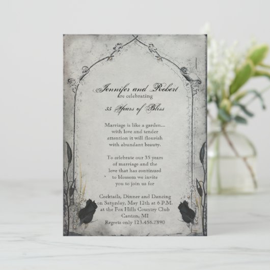 Gothic Black Rose Trellis Hochzeitstag Einladung (Stehend Vorderseite)