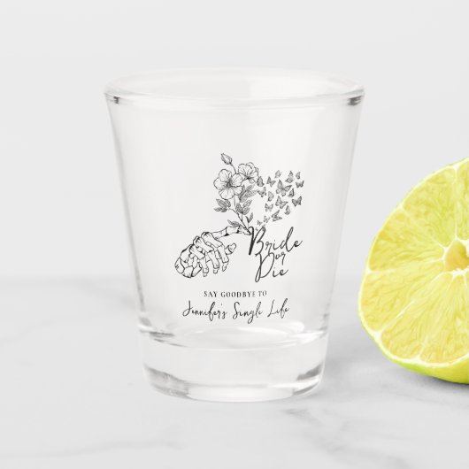 Gothic Bride or Die Floral Bachelorette Party Schnapsglas (Vorderseite)