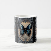 Gothic Butterfly in Verzierter Schrift Kaffeetasse (Mittel)