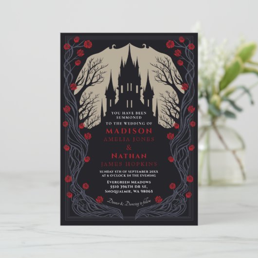 Gothic Castle Floral Halloween Hochzeit Einladung (Stehend Vorderseite)