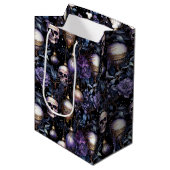 Gothic Christmas Tree Skulls Black & Lila Mittlere Geschenktüte (Vorderseite Schrägansicht)