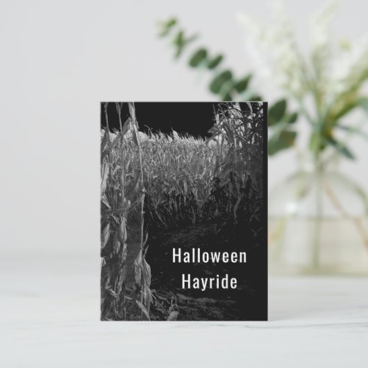 Gothic Cornfield Halloween Hayride Party Einladungspostkarte (Stehend Vorderseite)