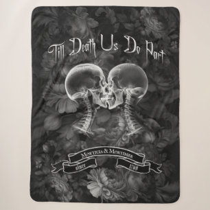 Gothic Couple Kissing Skulls Sherpadecke