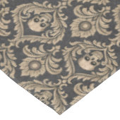 Gothic Elegance Skull Damask Tischdecke (Schrägansicht)