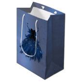 Gothic Fairy Navy Gown | Deep Cobalt Blue Sheen Mittlere Geschenktüte (Vorderseite Schrägansicht)