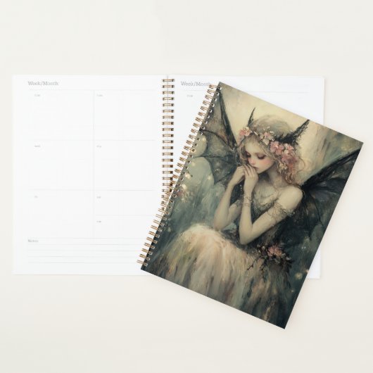 Gothic Fantasy Fee mit Blumenkrone und dunklen Flü Planer (Anzeige)