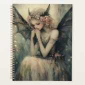 Gothic Fantasy Fee mit Blumenkrone und dunklen Flü Planer (Vorderseite)