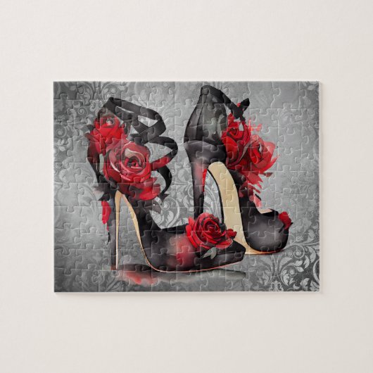 Gothic Fashion Strappy Heelse mit Rose auf Grunge Puzzle (Horizontal)