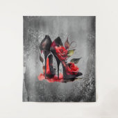 Gothic Fashionista Rote Bottom Stilettos mit Rose Wandteppich (Vorderseite)