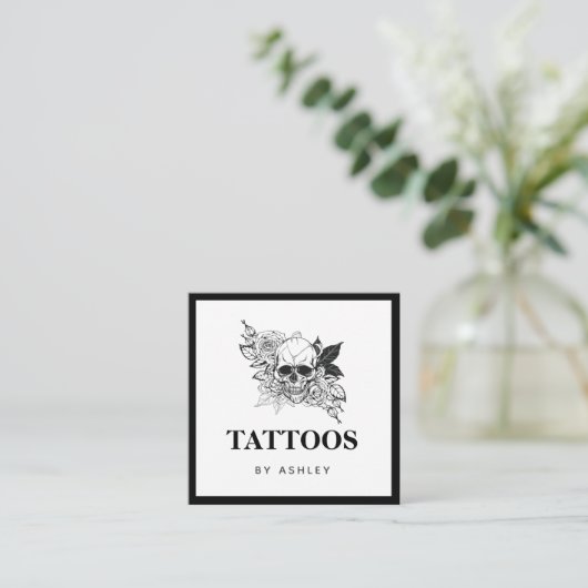 Gothic Floral Skull Black & White Tattoo Artist Quadratische Visitenkarte (Stehend Vorderseite)