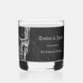Gothic Half Skull Cool Schwarz-Weiß-Grunge Whiskyglas (Vorderseite)