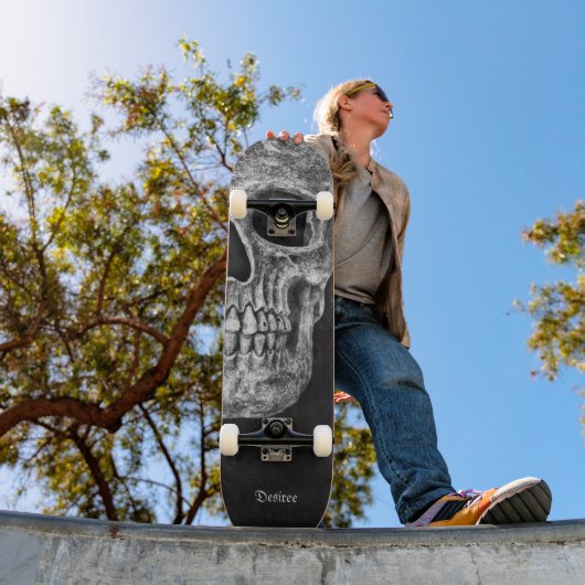 Gothic Half Skull Schwarz-Weiß Grunge Textur Skateboard (Außenbereich 1)