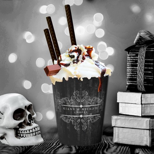 Gothic Hallowedding Scrollwork B&W ID866 Pappbecher