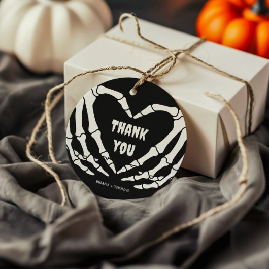 Gothic Halloween Baby Shower Round Geschenkanhänger