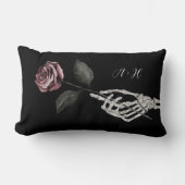 Gothic Halloween Black Wedding Skeleton Hand Rose Lendenkissen (Vorderseite)
