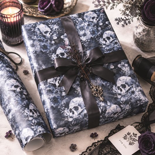 Gothic Halloween Botanisches Skulls-Muster Geschenkpapier