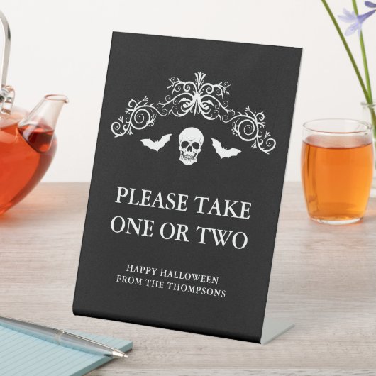Gothic Halloween Candy Bowl Note Sockelschild (In Situ)