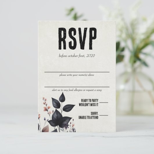 Gothic Halloween Floral Wedding RSVP Karte (Stehend Vorderseite)