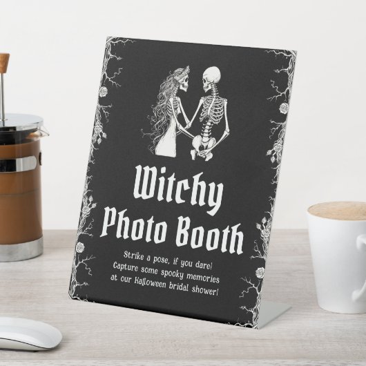 Gothic Halloween Skeleton Witchy Foto Booth Sign Sockelschild (In SItu)