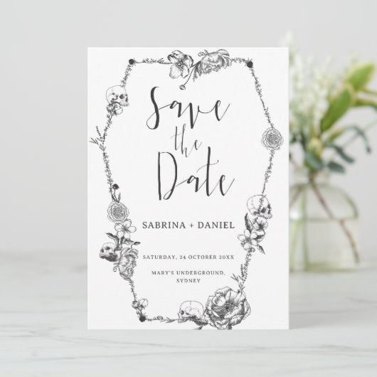 Gothic Hand gezeichnete Blume Skull Save the Date Einladung (Stehend Vorderseite)