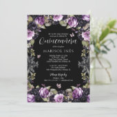 Gothic Lila & Black Moody Florals Quinceañera Einladung (Stehend Vorderseite)
