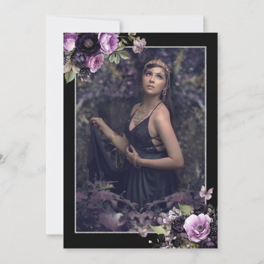 Gothic Lila & Black Moody Florals Quinceañera Einladung (Rückseite)