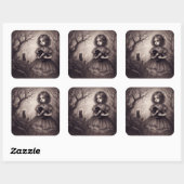 Gothic Lolita mit schwarzen Kätzchen im Spooky For Quadratischer Aufkleber (Blatt)