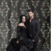 Gothic Moody Damask Black & Gold Raven Tapestry Wandteppich